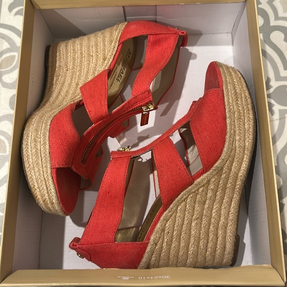 Michael Kors Coral Women's 8 Sandals - Picture 1 of 8